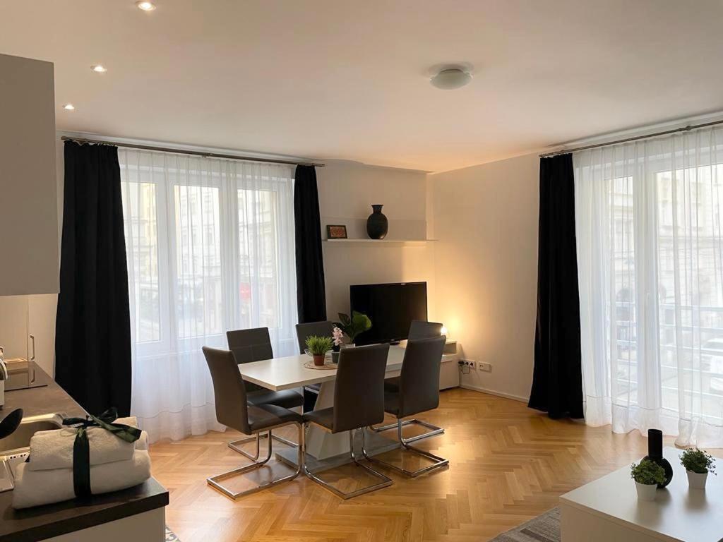 1St City La Opera Suites Wenen Buitenkant foto