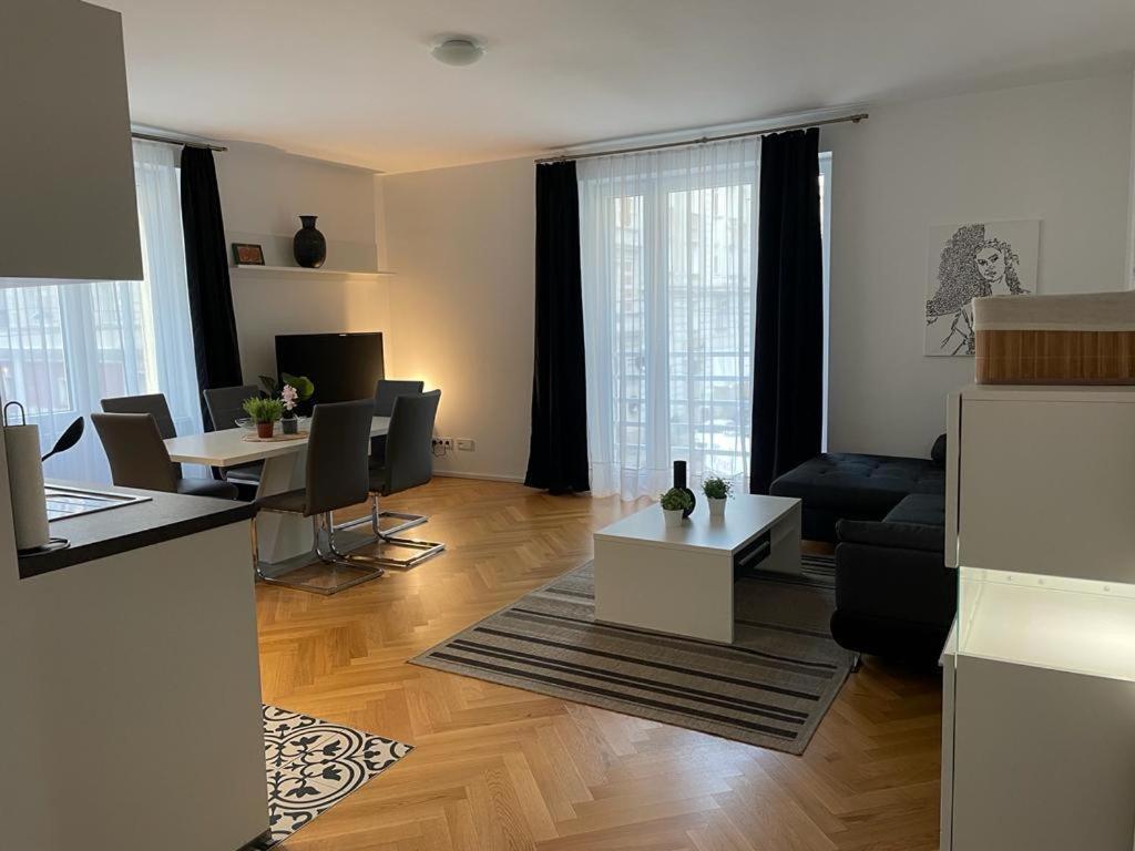 1St City La Opera Suites Wenen Buitenkant foto