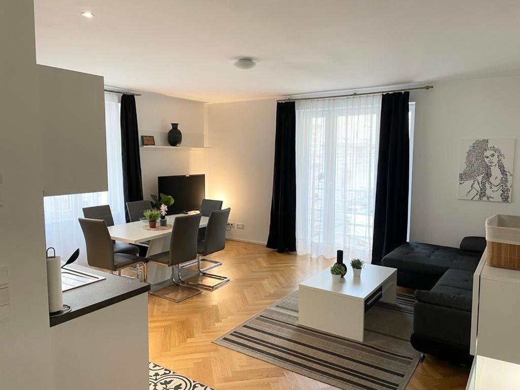 1St City La Opera Suites Wenen Buitenkant foto