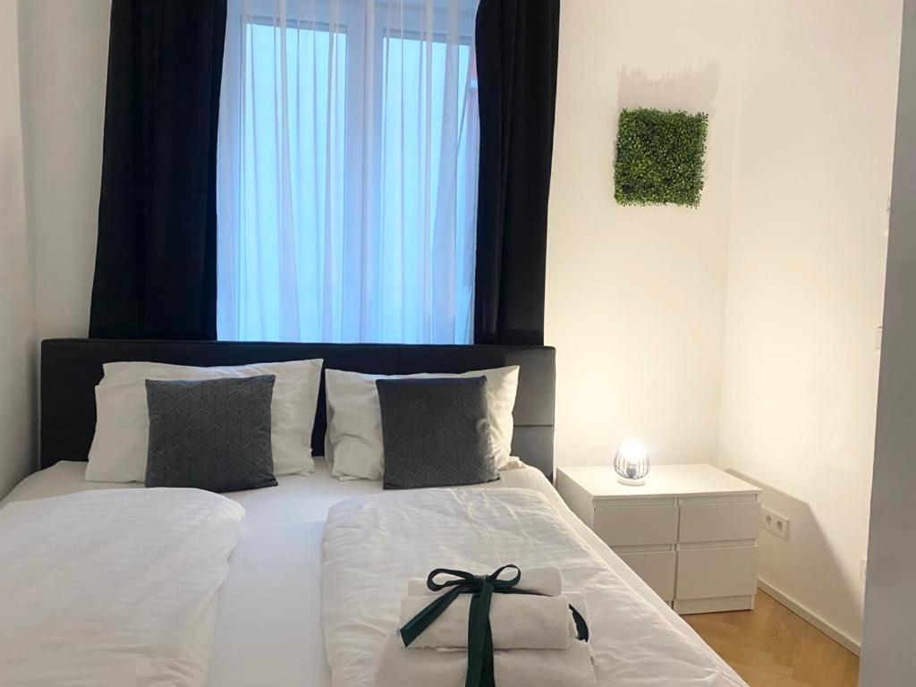 1St City La Opera Suites Wenen Buitenkant foto