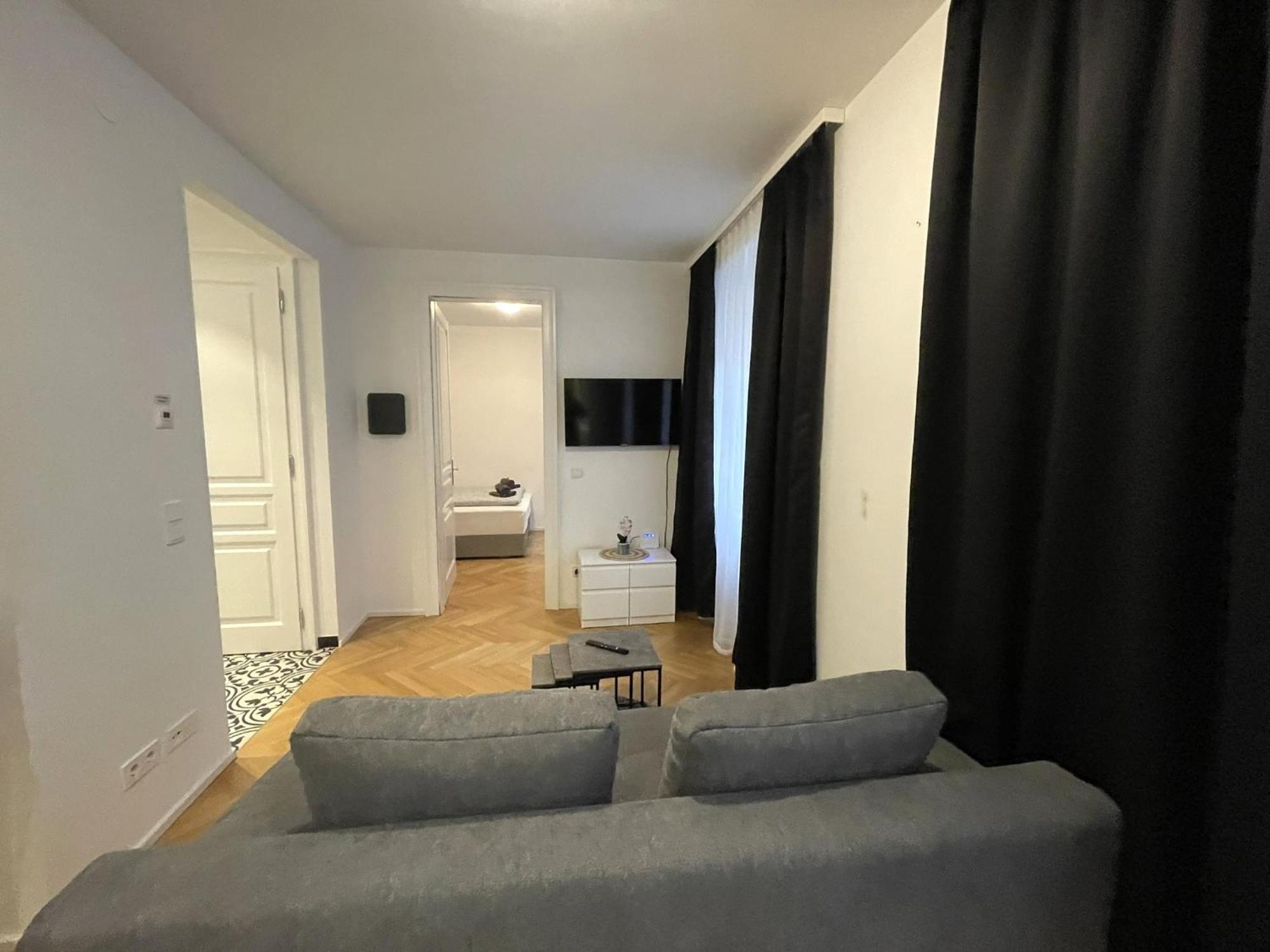 1St City La Opera Suites Wenen Buitenkant foto